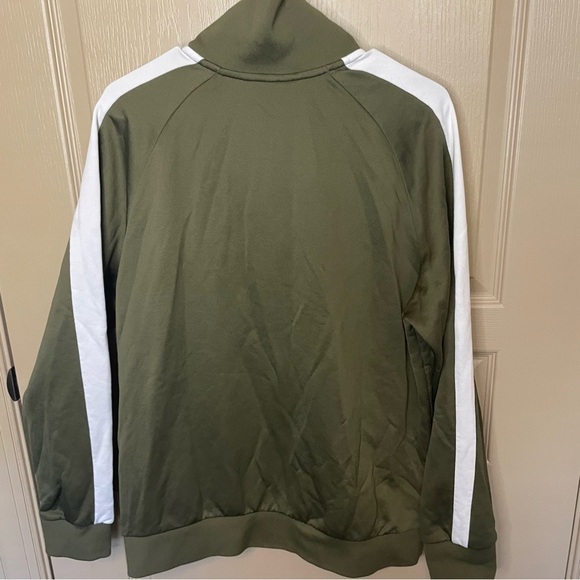 PUMA Green T7 ICONIC Regular Fit Sweatshirt - Picture 9 of 10